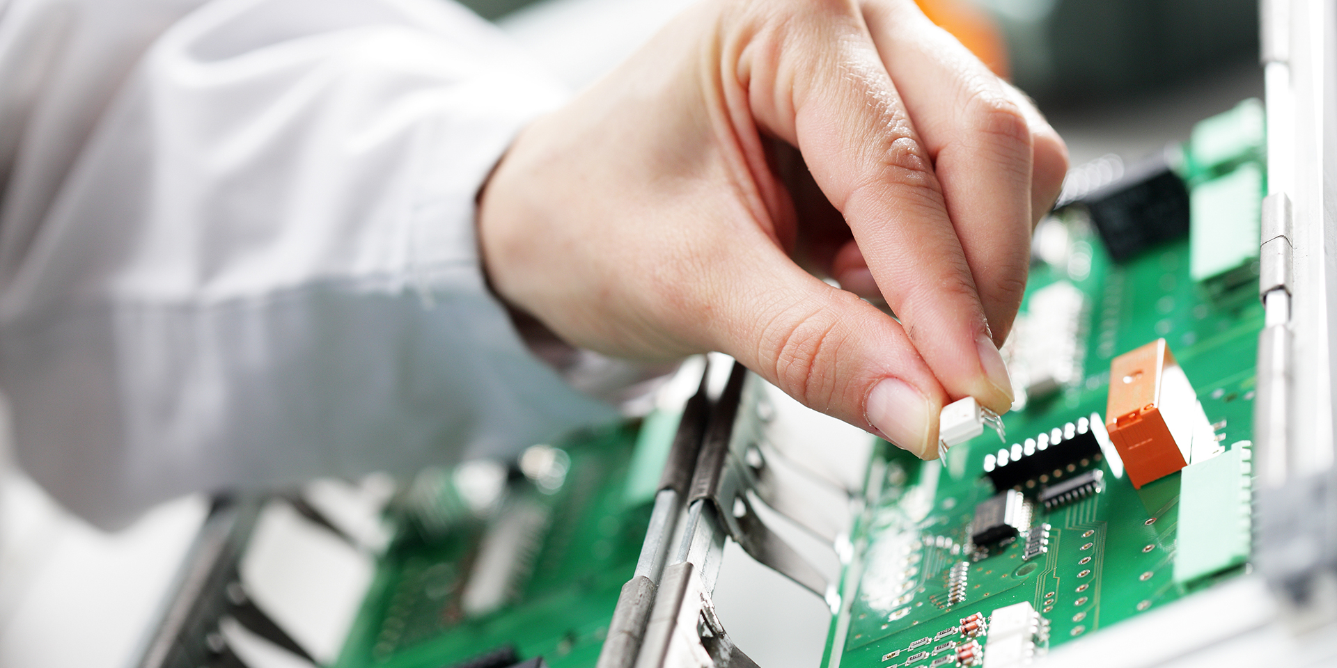 Efficient and secure logistics delivery